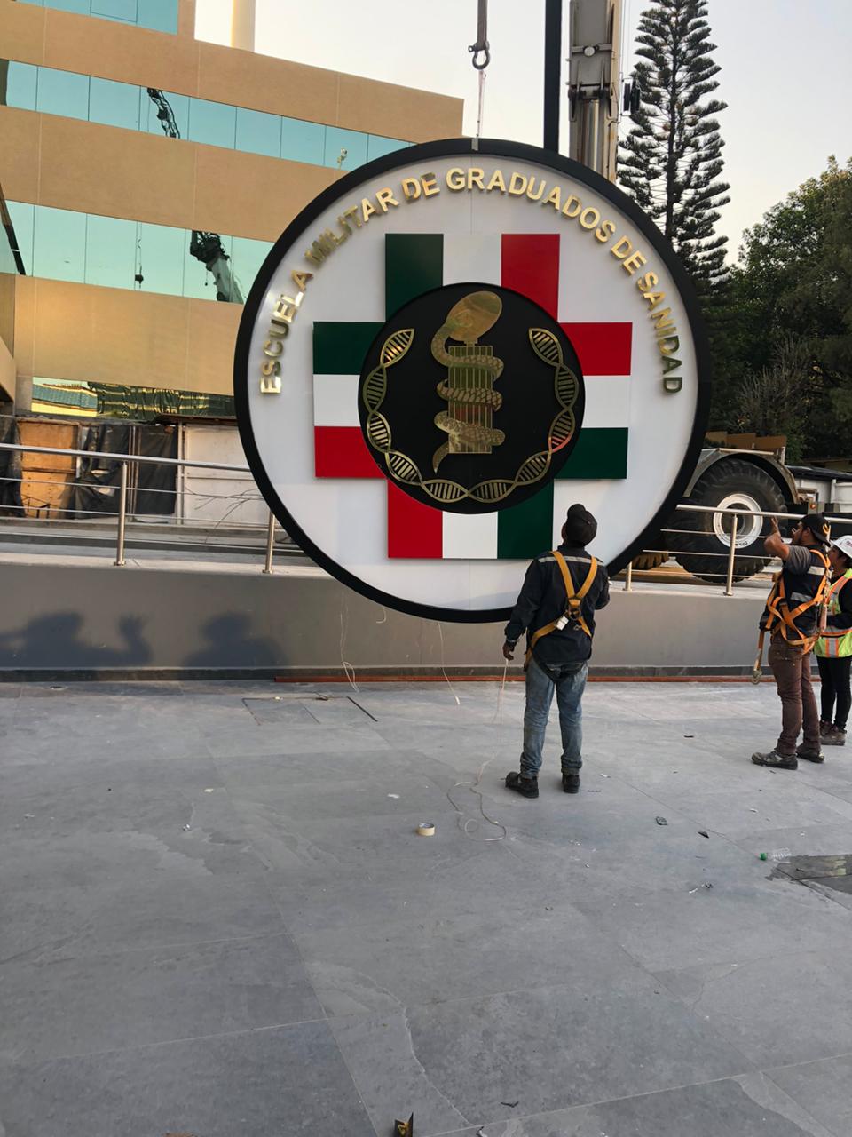 Rodela monumental Escuela Militar de Sanidad